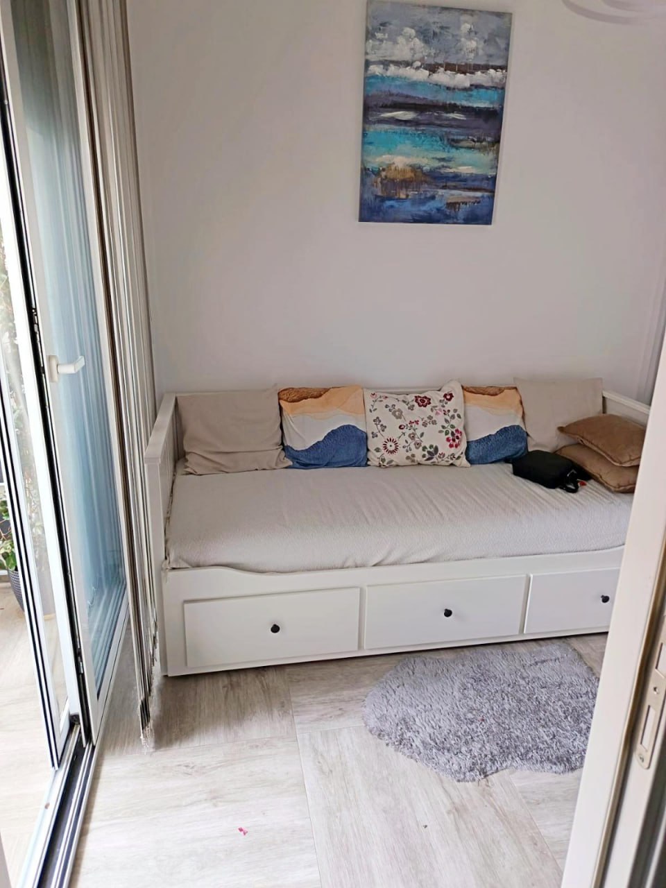 New Apartment with Sea View in Ilyino, Bar 4
