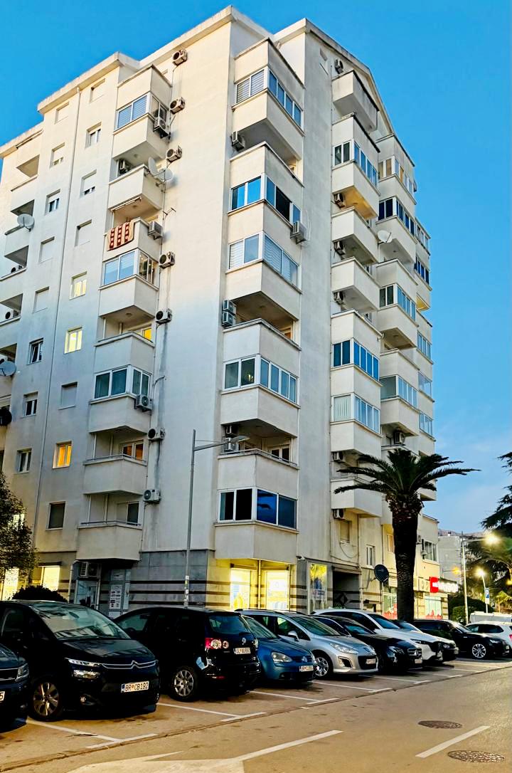 Centrally Located Apartment with Sea View in Bar