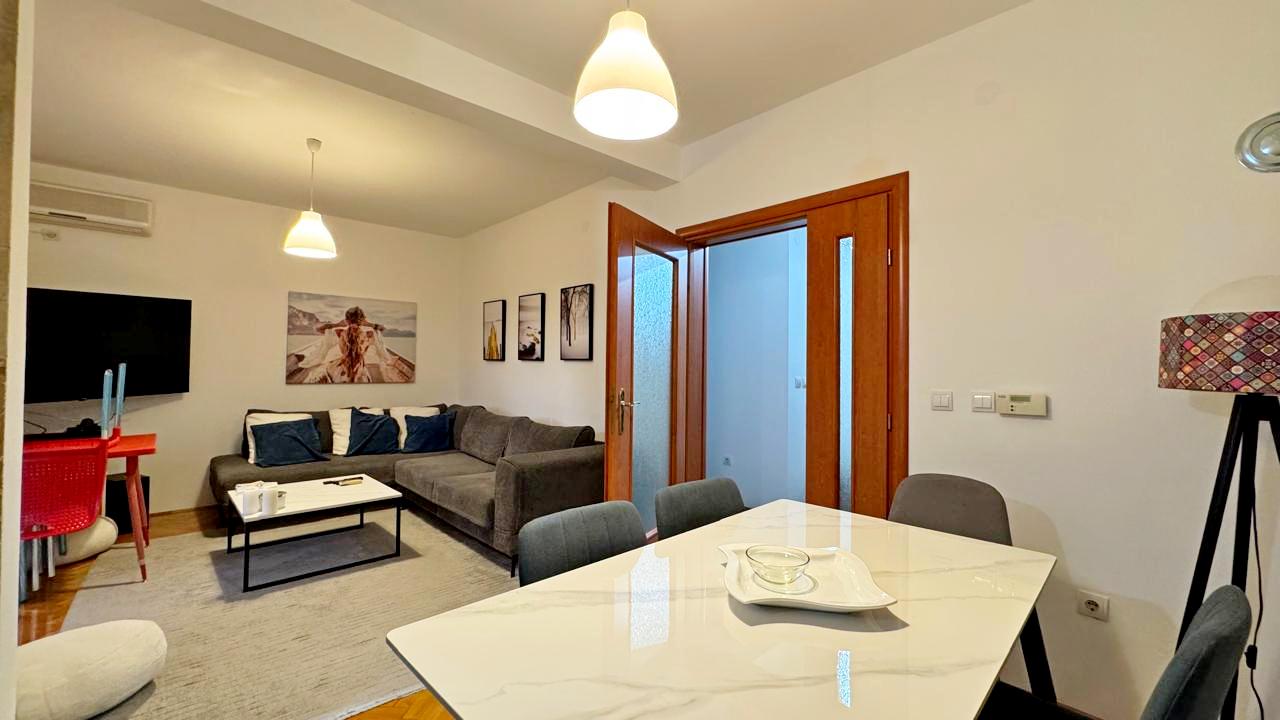 Centrally Located Apartment with Sea View in Bar 2
