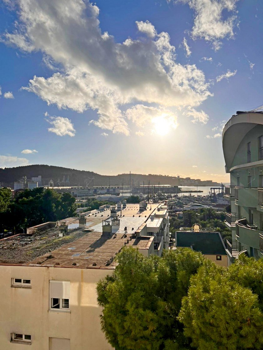 Centrally Located Apartment with Sea View in Bar 4