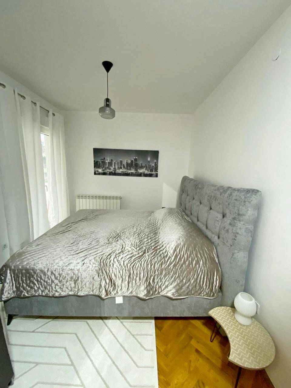 Centrally Located Apartment with Sea View in Bar 6