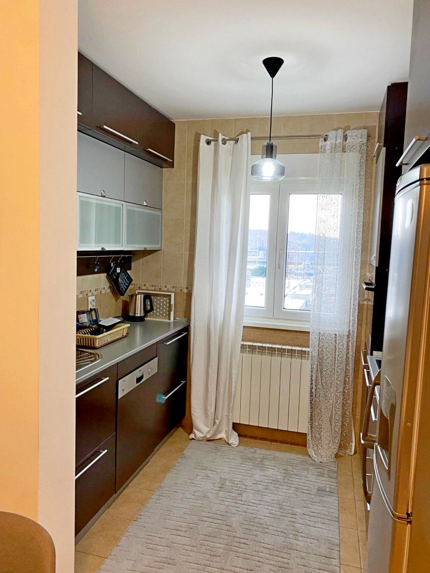 Centrally Located Apartment with Sea View in Bar 8