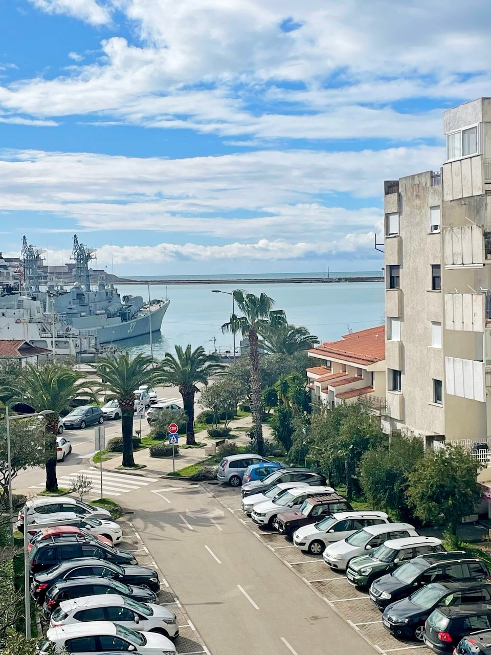 Centrally Located Apartment near the Sea