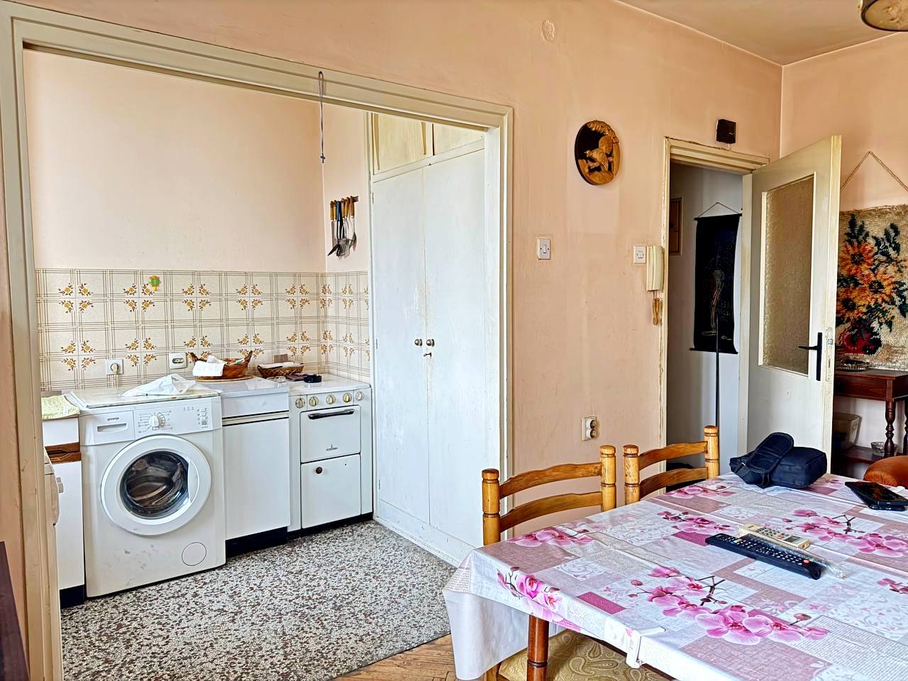 Centrally Located Apartment near the Sea 7