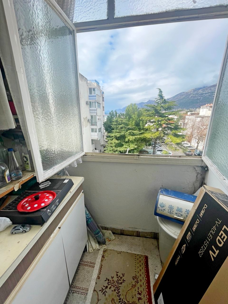 Centrally Located Apartment near the Sea 8