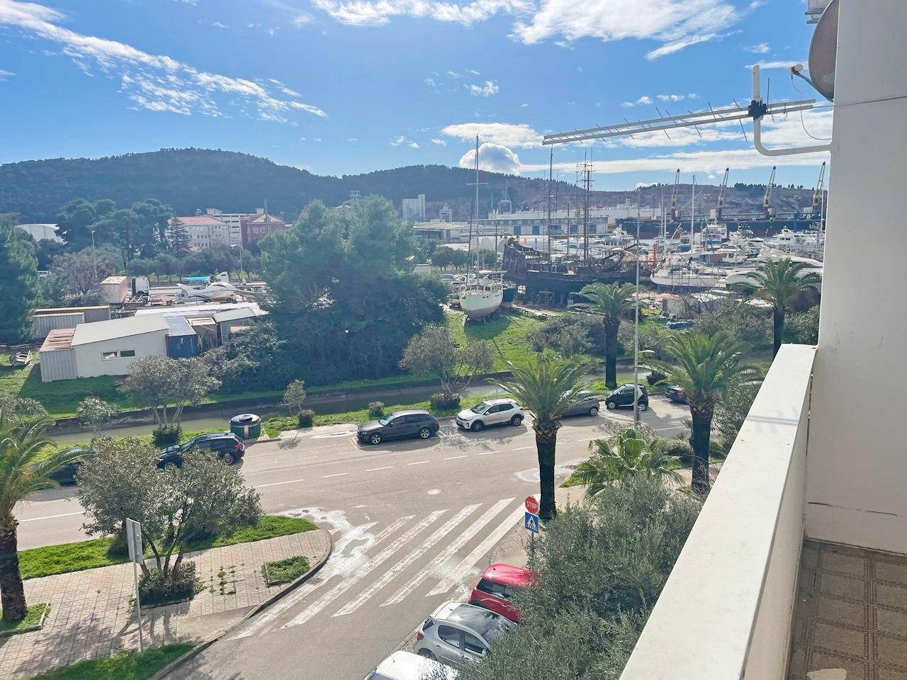 Apartment in Bar City Center with Sea View