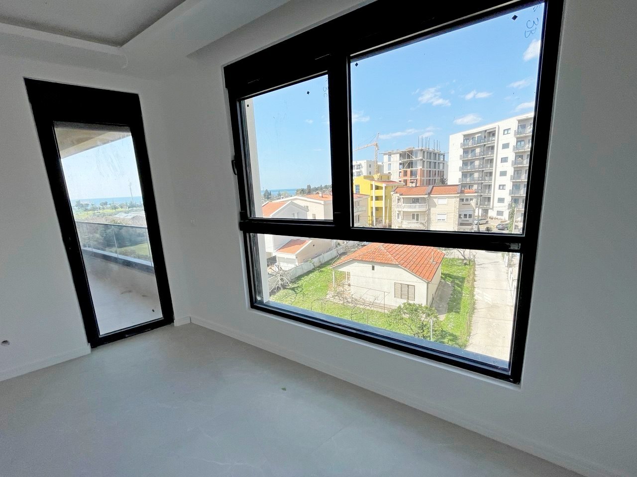 Exclusive Apartment with Sea and Mountain Views in Bar, Montenegro 2