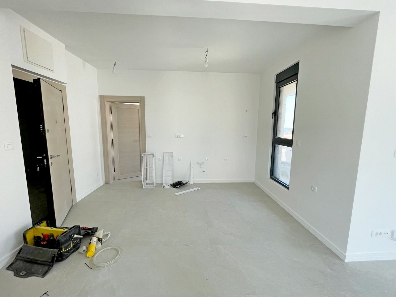 Exclusive Apartment with Sea and Mountain Views in Bar, Montenegro 3