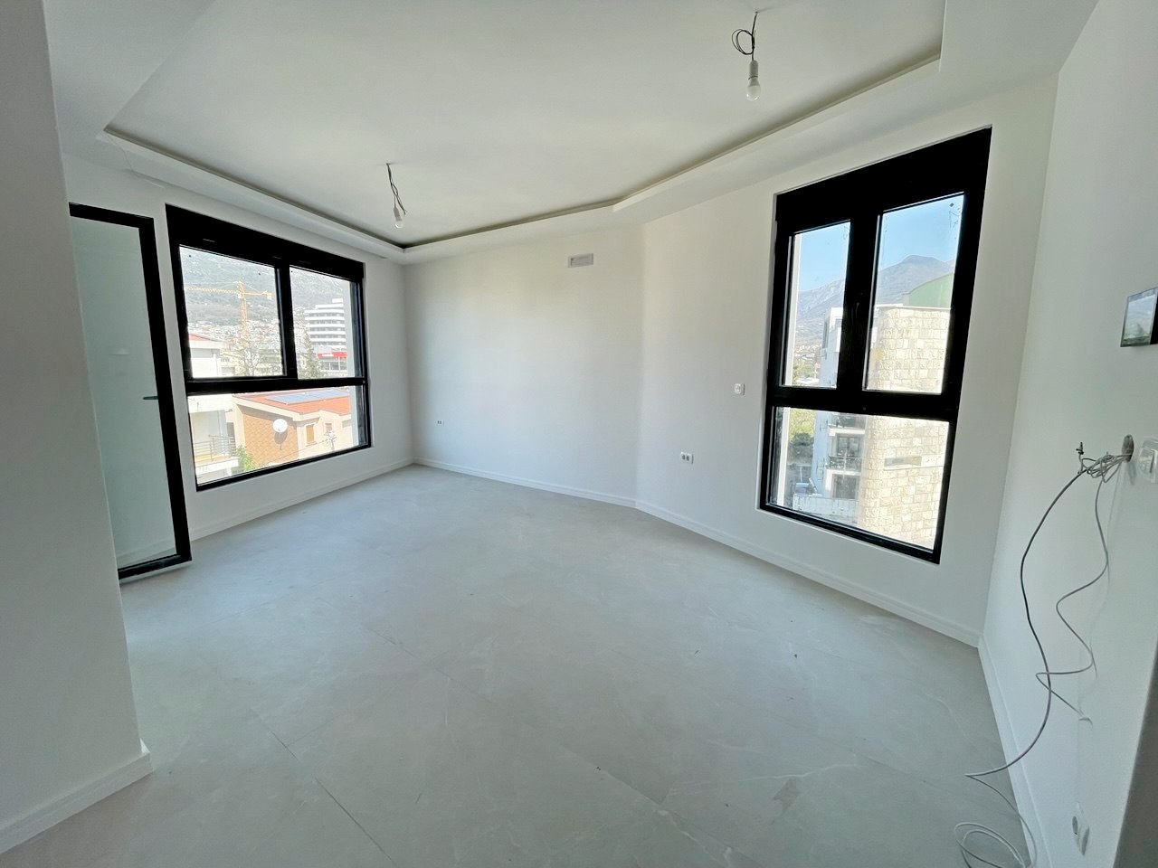 Exclusive Apartment with Sea and Mountain Views in Bar, Montenegro 4