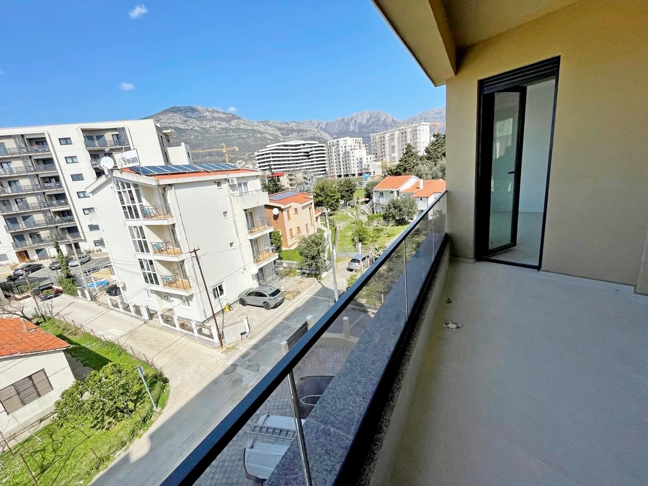 Exclusive Apartment with Sea and Mountain Views in Bar, Montenegro 9