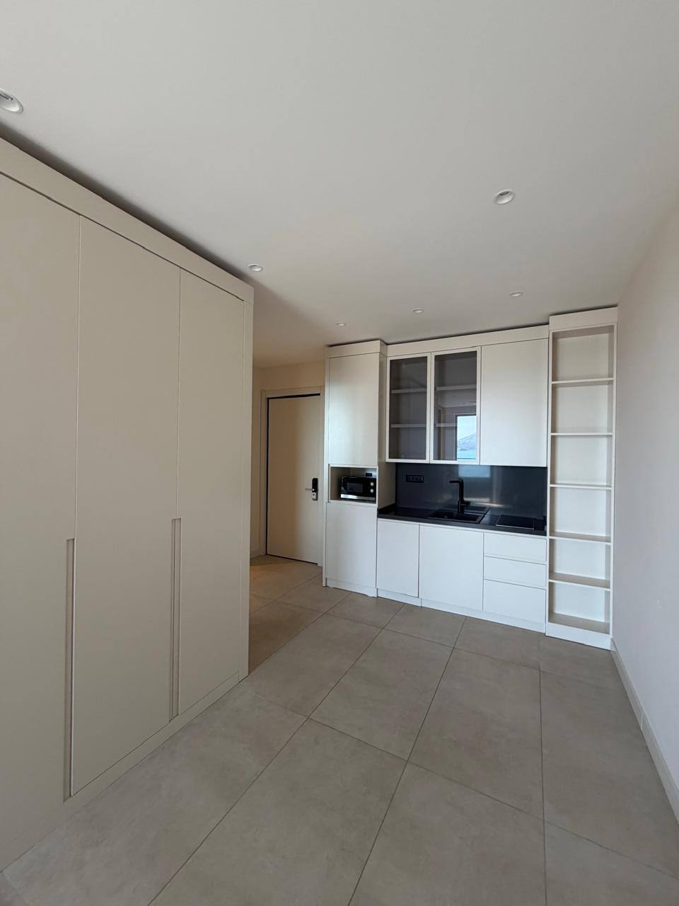 Sea View Apartment in Becici 5