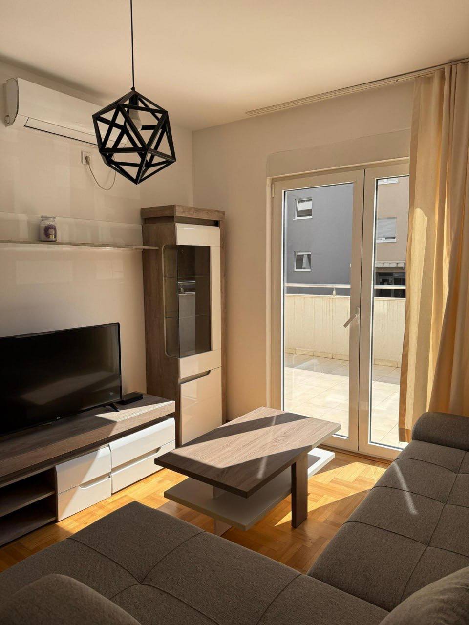 One-Bedroom Apartment with Spacious Terrace 2