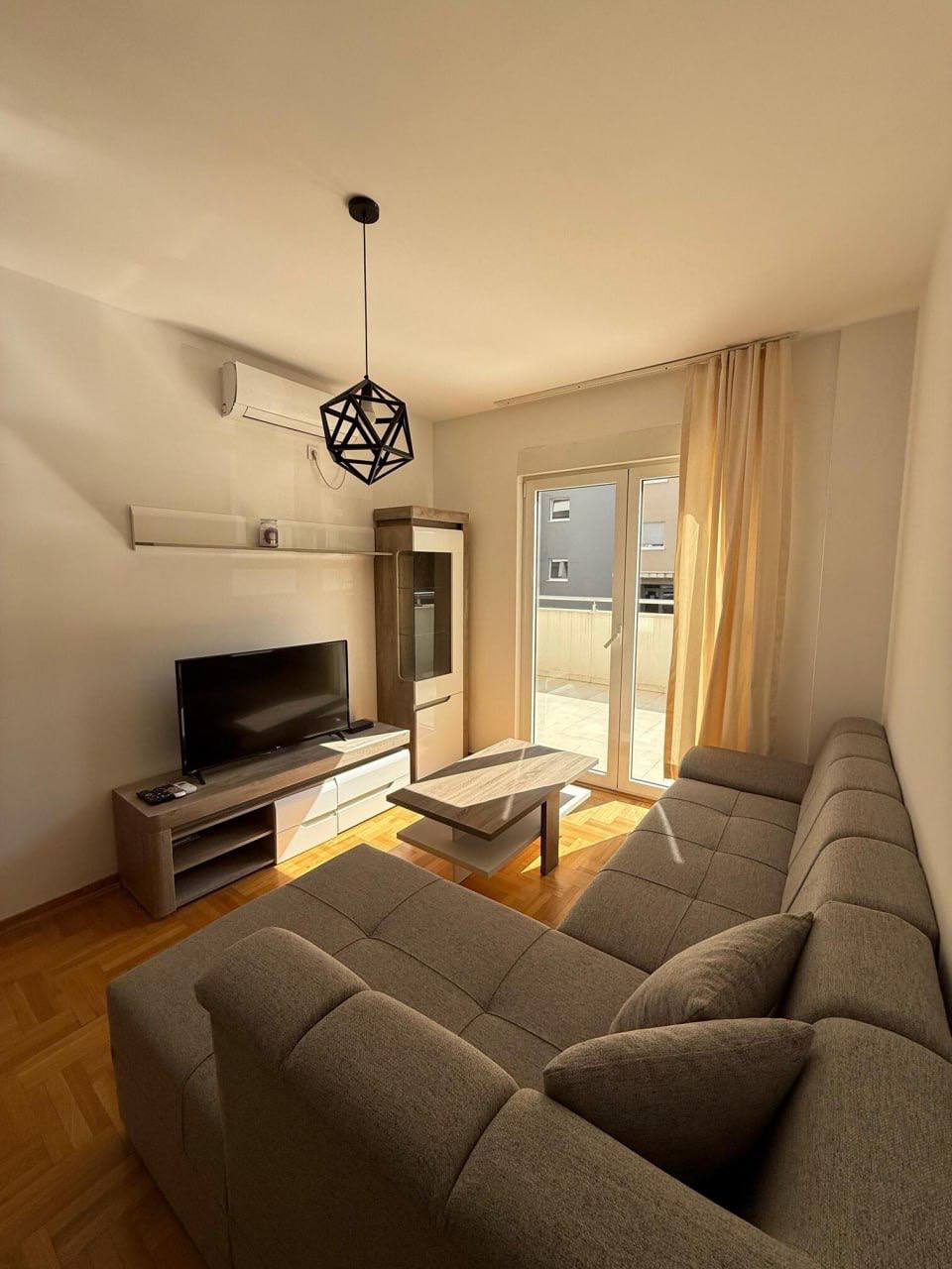 One-Bedroom Apartment with Spacious Terrace 3