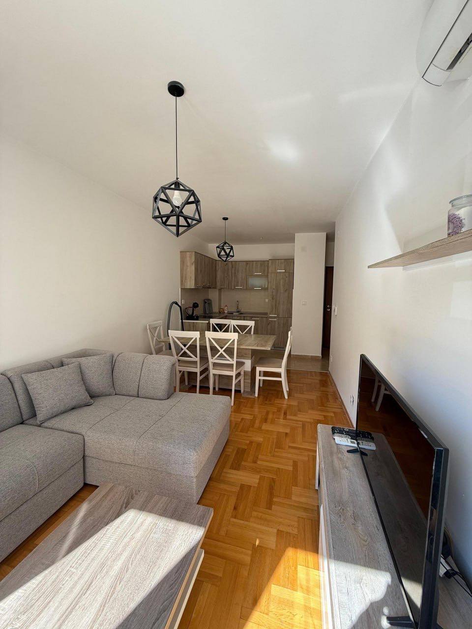 One-Bedroom Apartment with Spacious Terrace 4