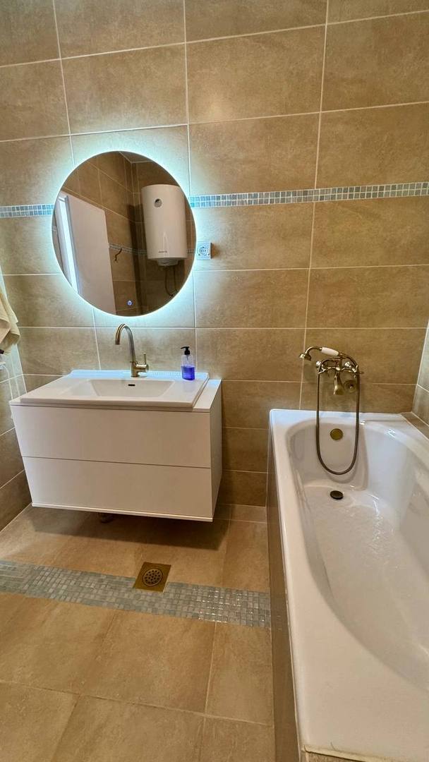Stylish 1-Bedroom Apartment with Sea View in Budva, Lazy 4