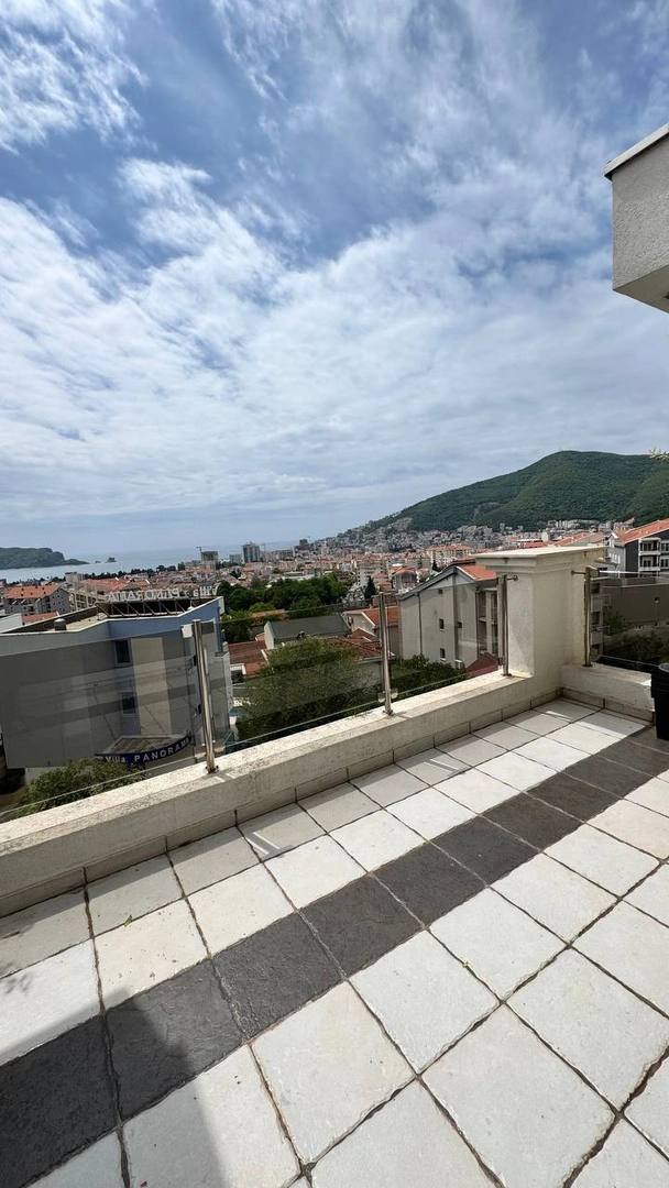Stylish 1-Bedroom Apartment with Sea View in Budva, Lazy 3