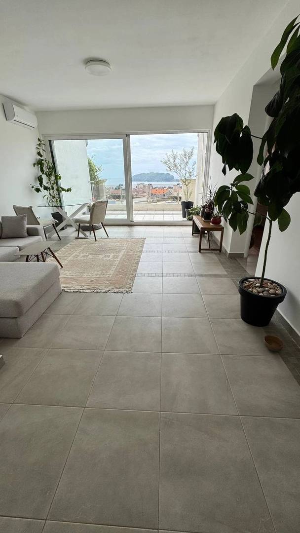 Stylish 1-Bedroom Apartment with Sea View in Budva, Lazy