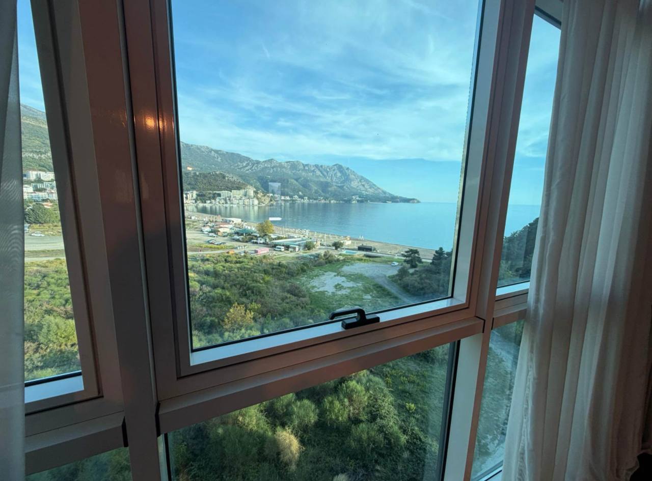 Two-bedroom apartment with sea view in Becici 10