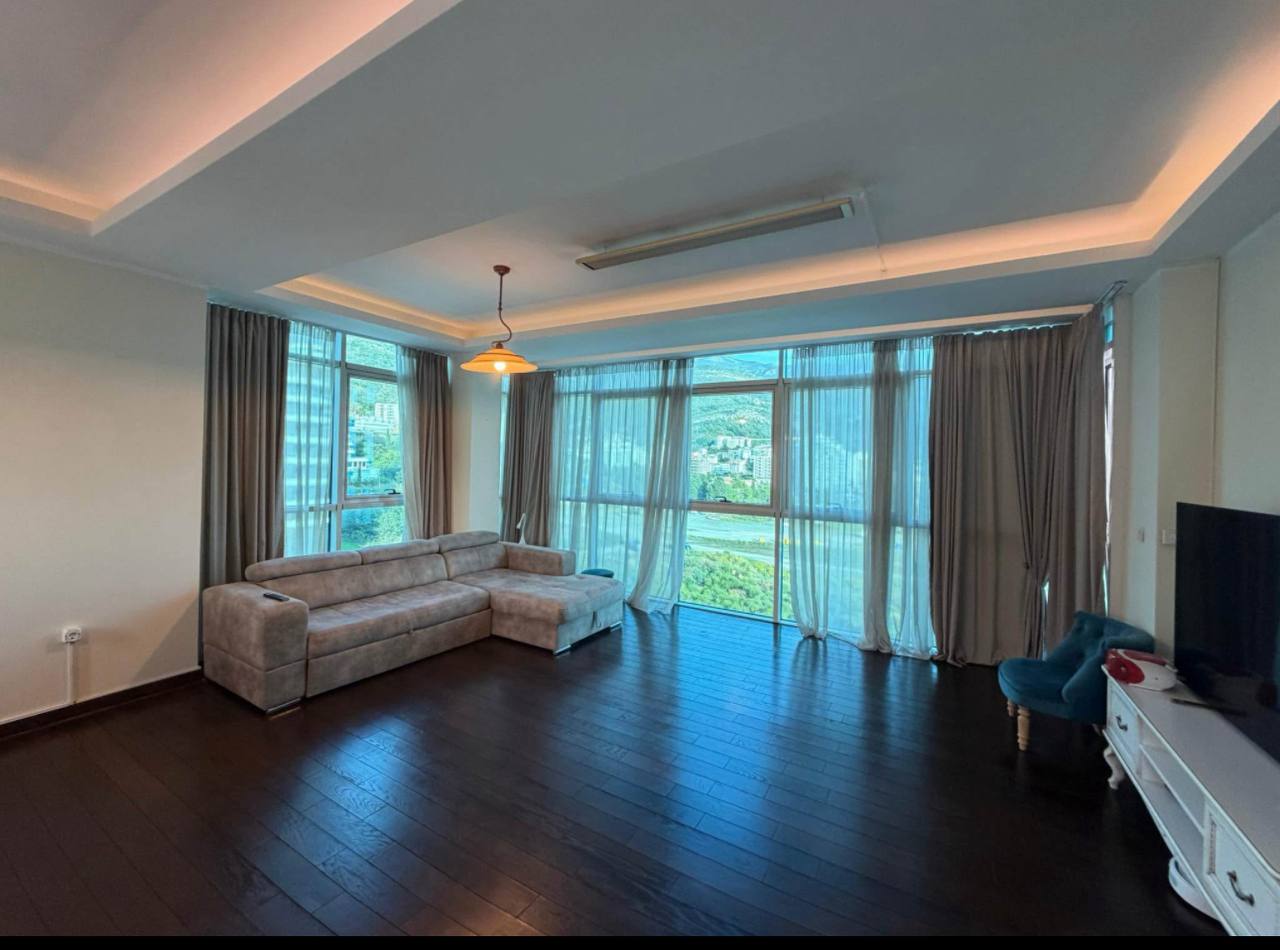 Two-bedroom apartment with sea view in Becici 3