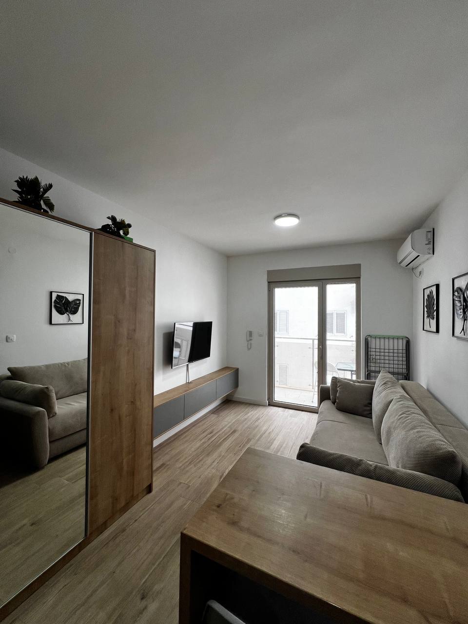 Studio Apartment in Becici with Mountain View 2