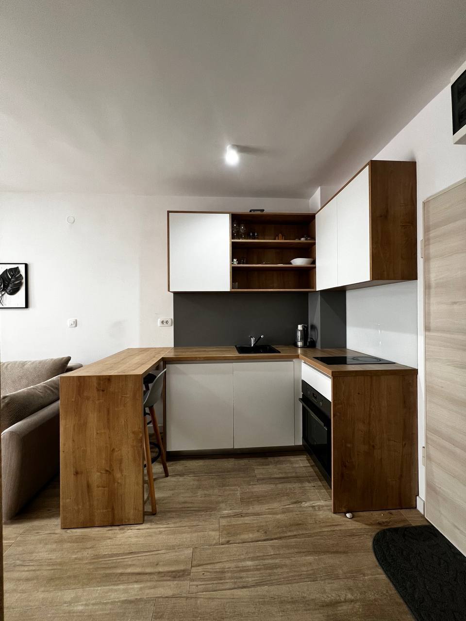Studio Apartment in Becici with Mountain View 4