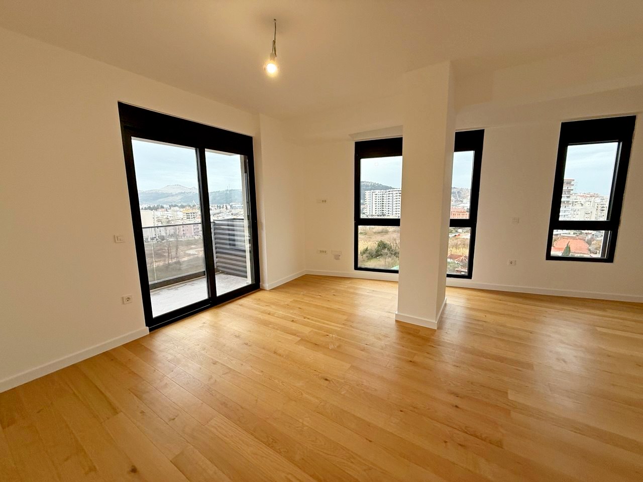 Exclusive 1-Bedroom Apartment with Sea and Mountain Views in Bar Center 2