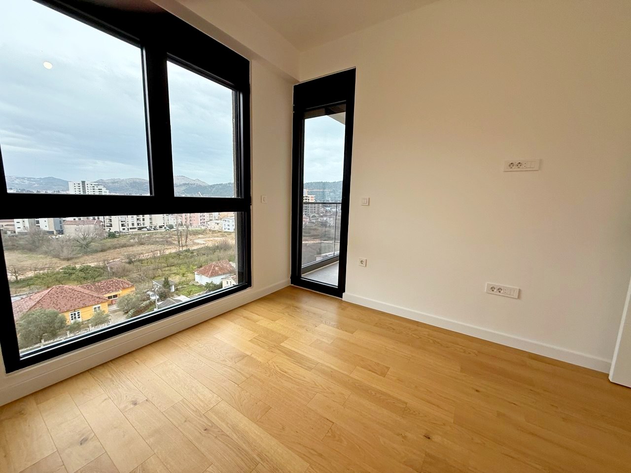 Exclusive 1-Bedroom Apartment with Sea and Mountain Views in Bar Center 7