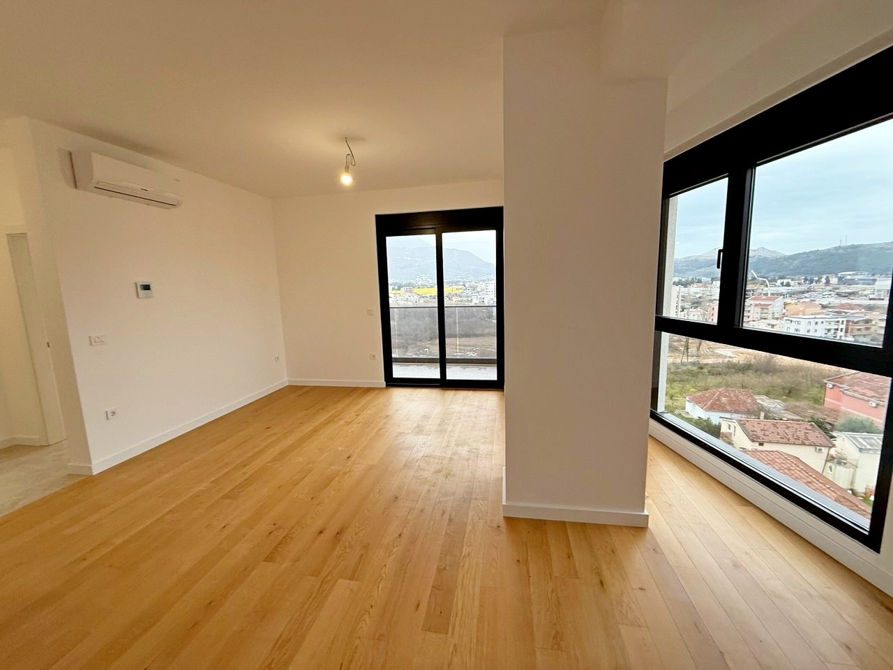 Exclusive 1-Bedroom Apartment with Sea and Mountain Views in Bar Center 8