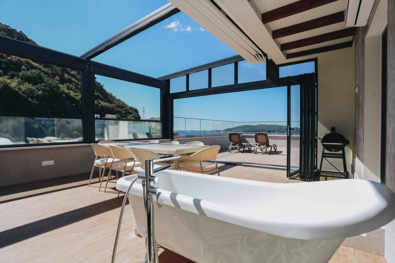 Stylish Penthouse with Sea View Terraces