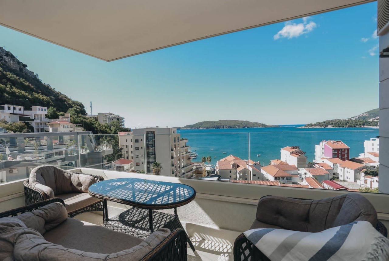 Stylish Penthouse with Sea View Terraces 2