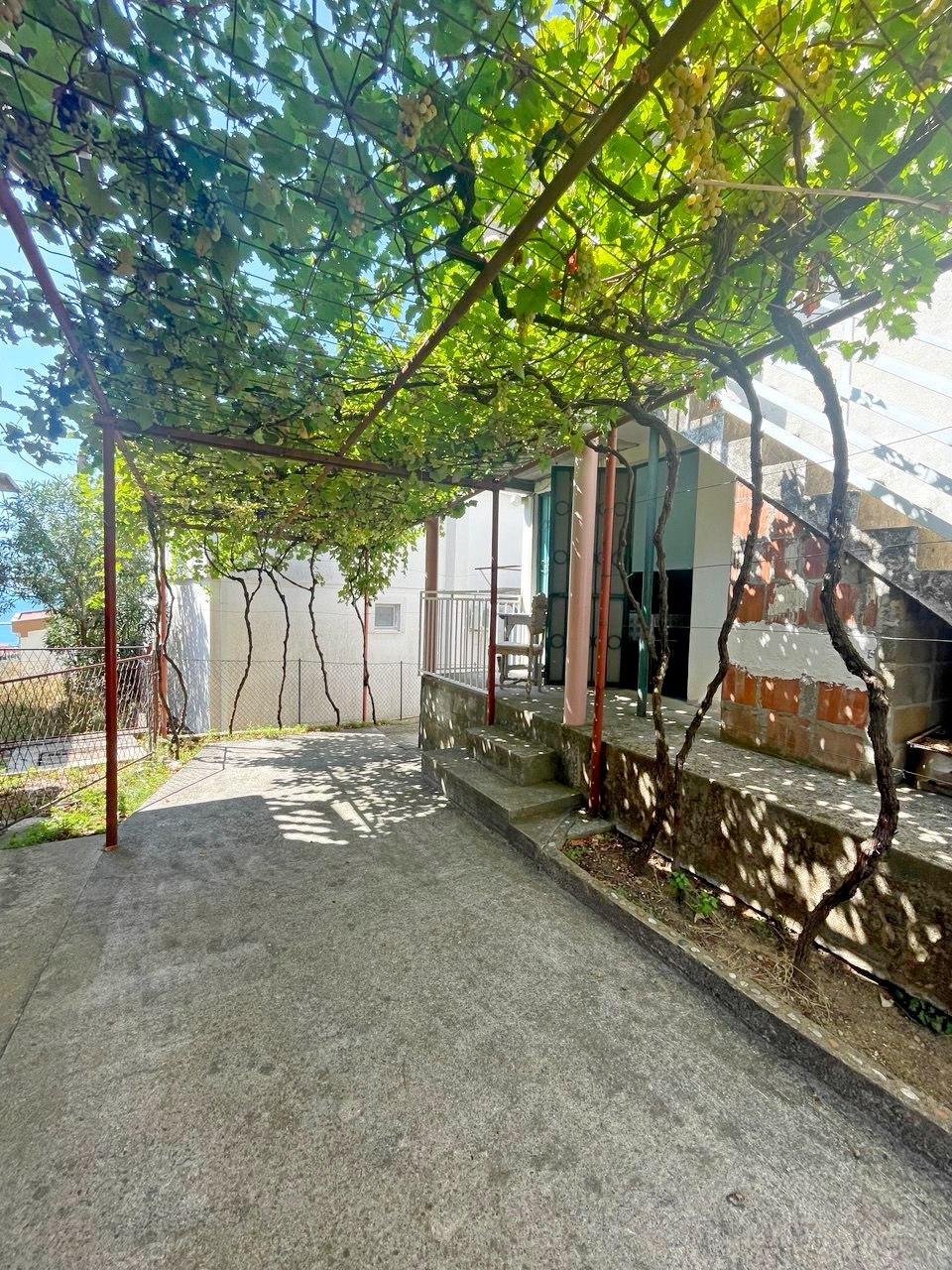 House with Panoramic Mountain View in Sutomore 2