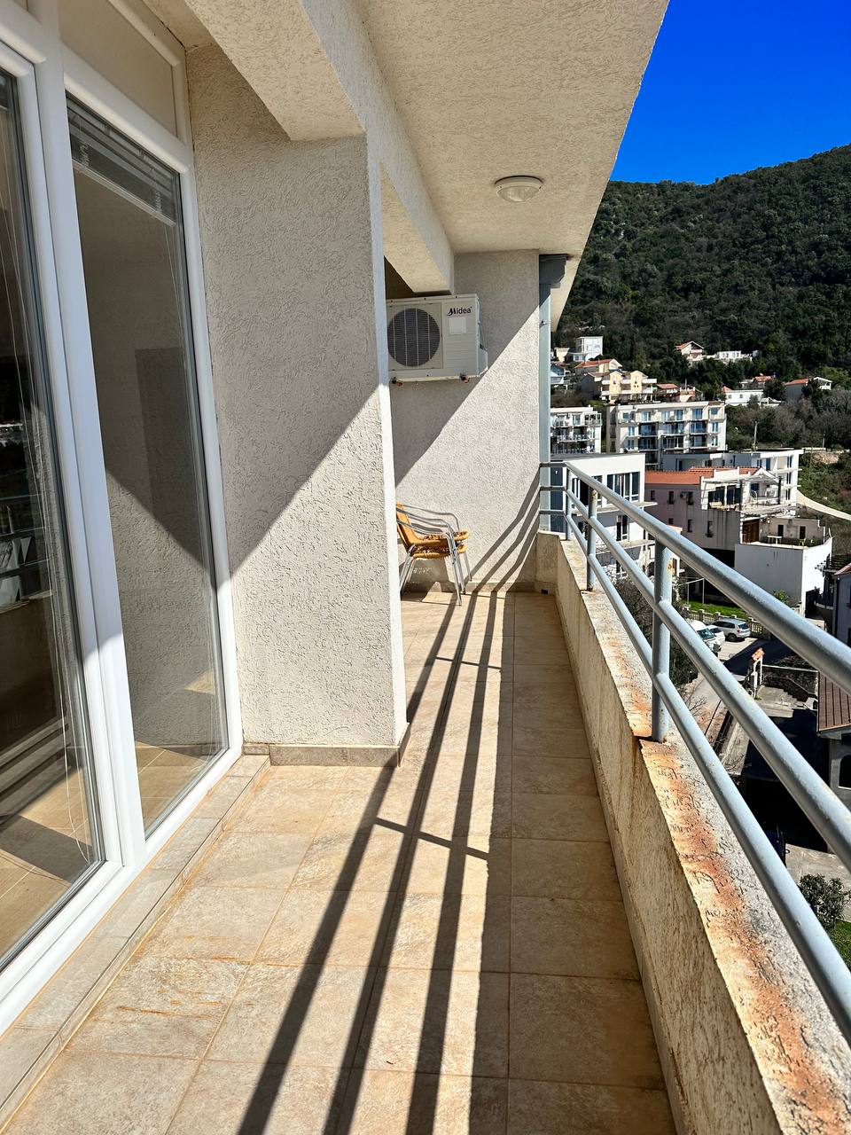 Spacious 3-Bedroom Apartment with Sea View in Seoc, Budva 8