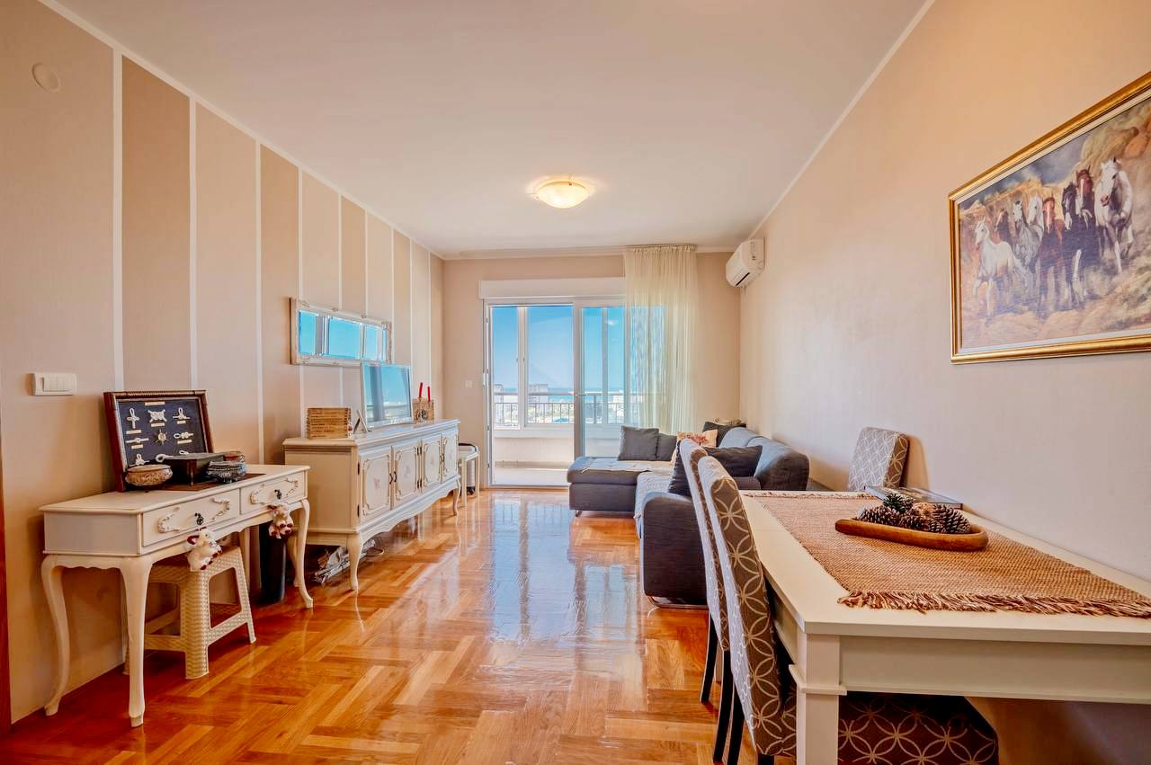 Exclusive 2-Bedroom Apartment with Sea and Mountain Views in Celebici 4