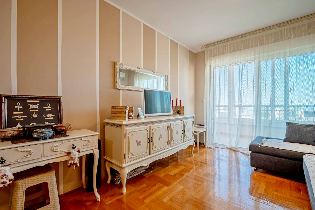 Exclusive 2-Bedroom Apartment with Sea and Mountain Views in Celebici 5