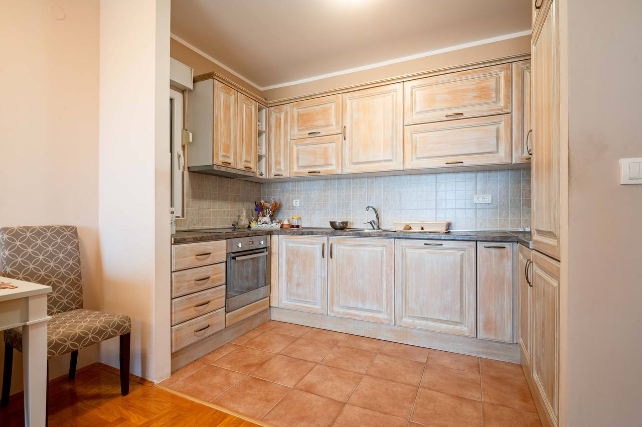 Exclusive 2-Bedroom Apartment with Sea and Mountain Views in Celebici 6