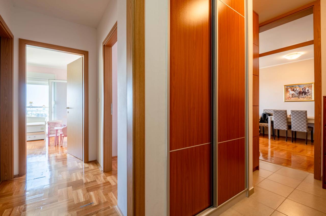 Exclusive 2-Bedroom Apartment with Sea and Mountain Views in Celebici 8