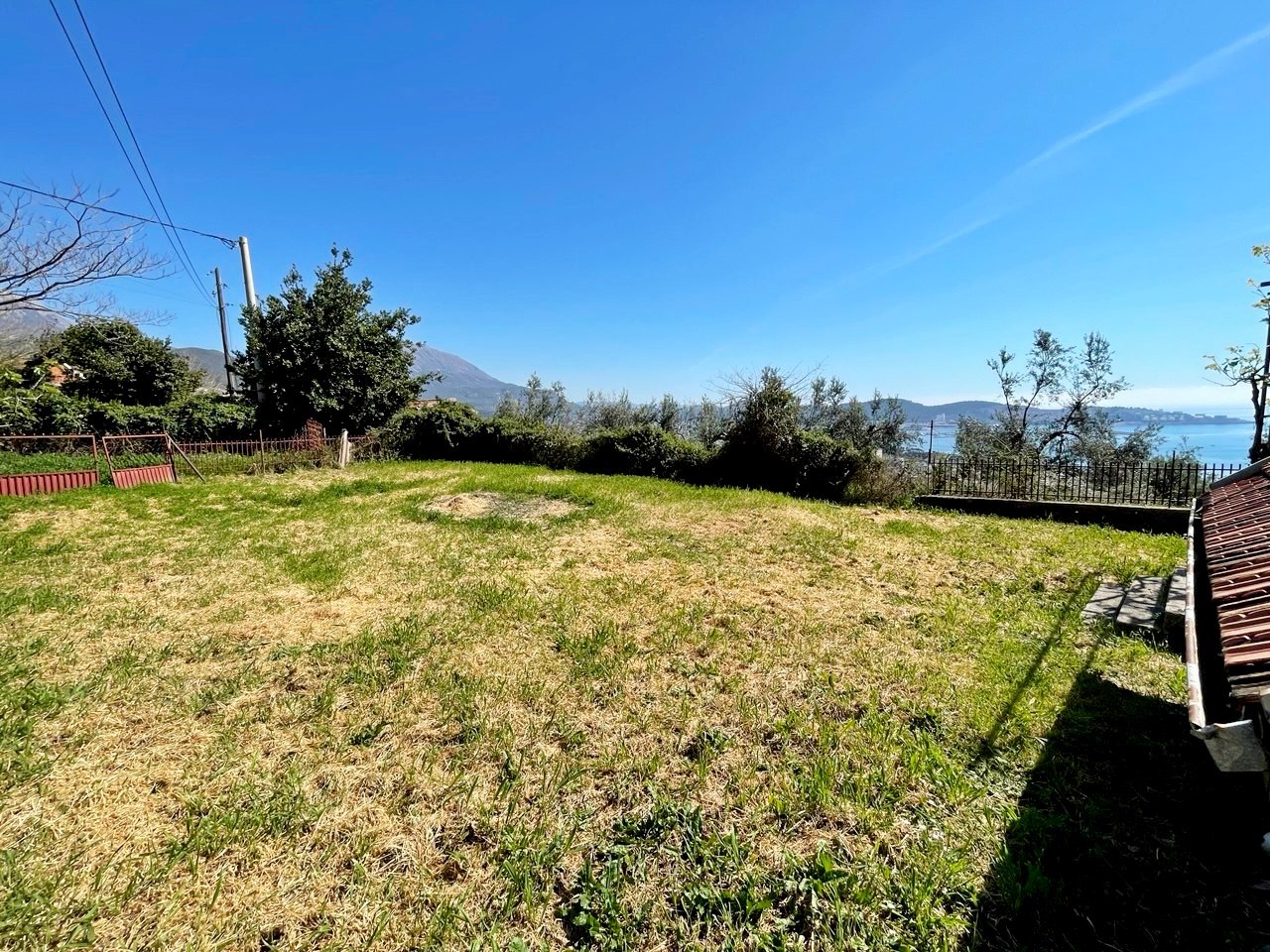 House with Panoramic Sea and Mountain Views in Shushan, Bar 5
