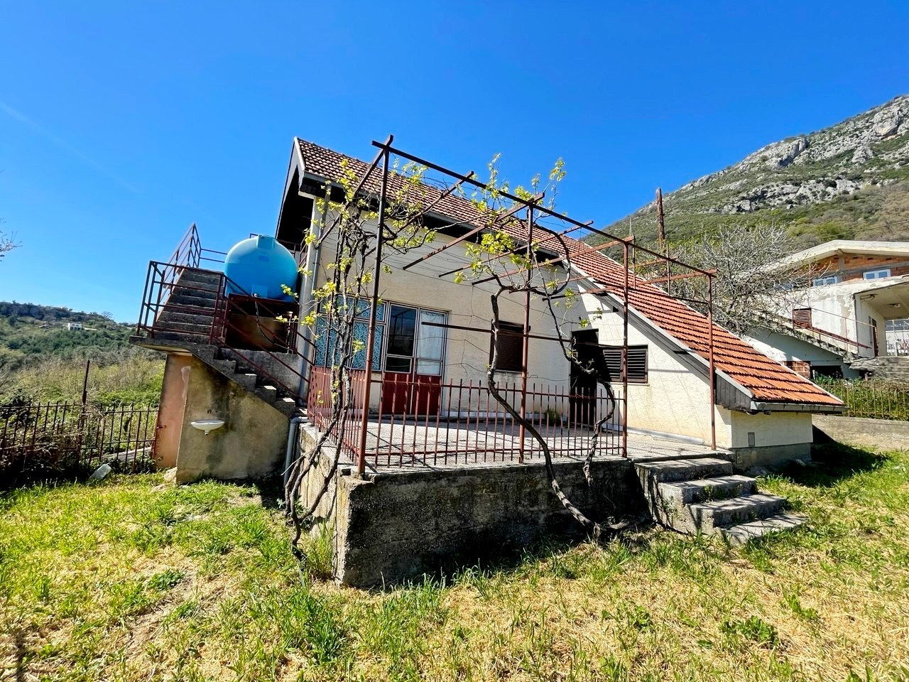 House with Panoramic Sea and Mountain Views in Shushan, Bar
