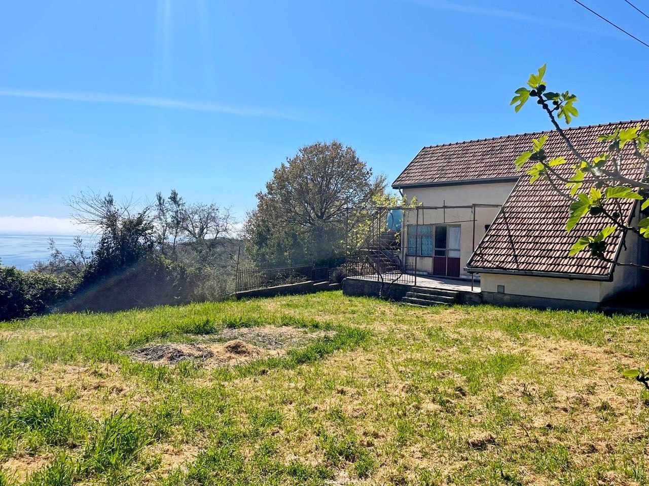 House with Panoramic Sea and Mountain Views in Shushan, Bar 6