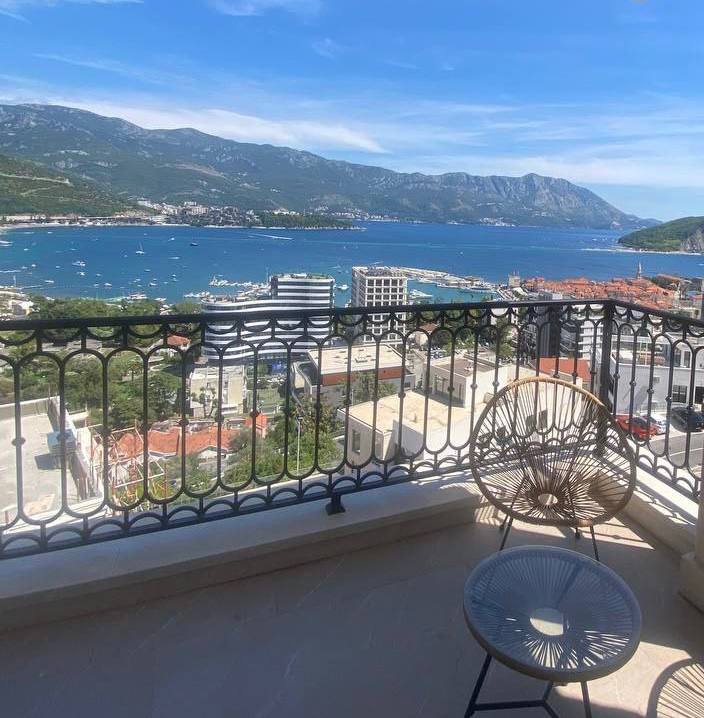 2-bedroom apartment with sea view near Adriatic School, Budva 8