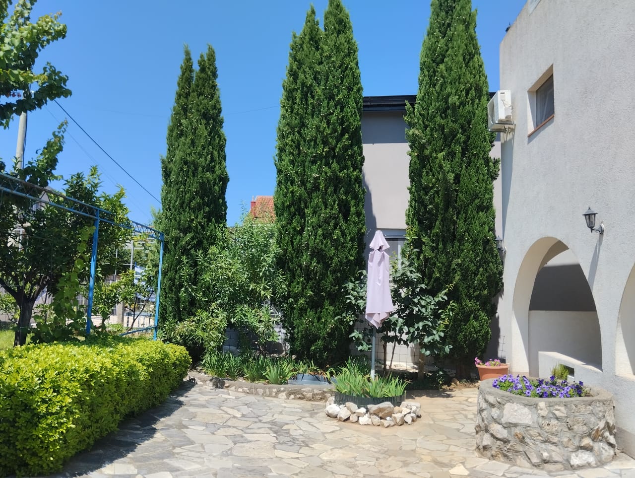 Panoramic Sea View 2-Storey 4-Apartments House with Big Garden in Dubrava