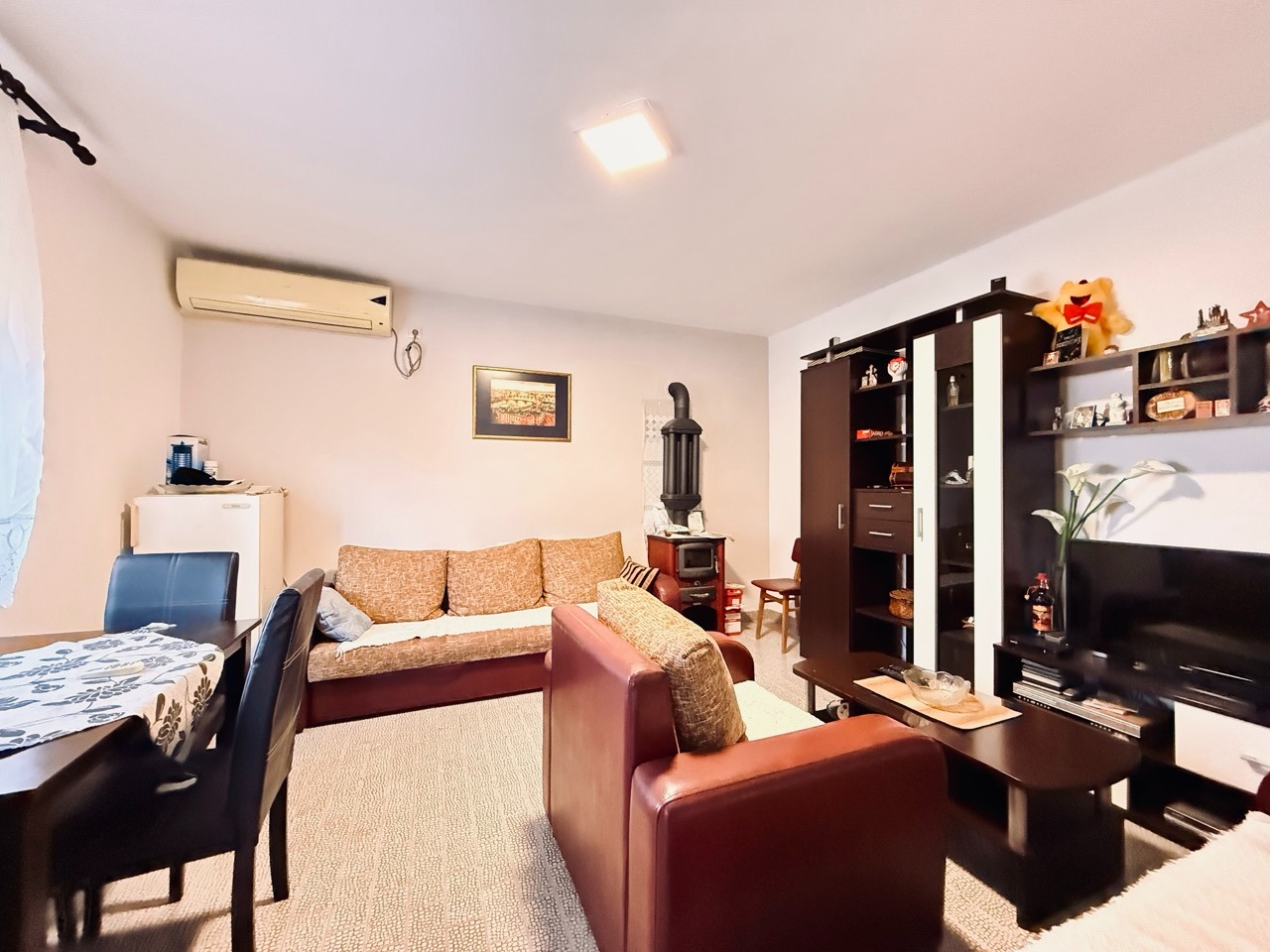 House with Two One-Bedroom Apartments and Parking in Sutomore