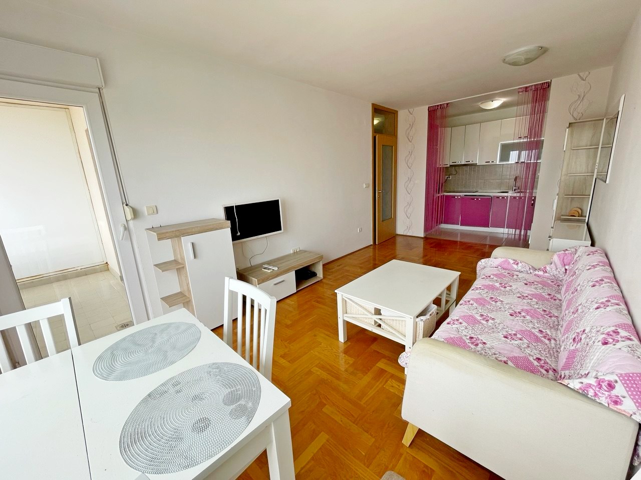 Sunny 1-Bedroom Apartment with Sea and Mountain Views 4