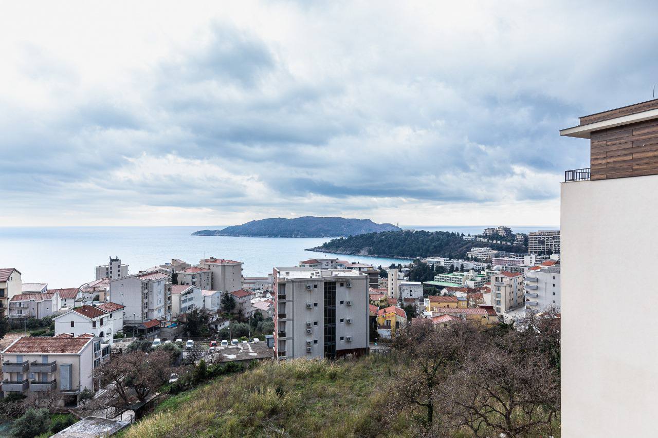 Sea View 1-Bedroom Apartment in Becici 5