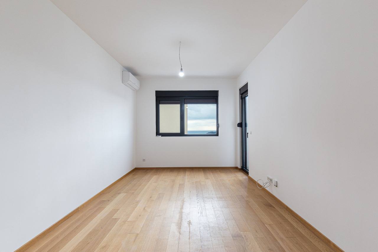 Sea View 1-Bedroom Apartment in Becici 7
