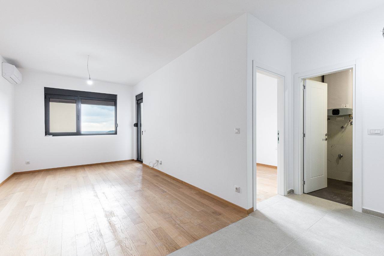 Sea View 1-Bedroom Apartment in Becici 9