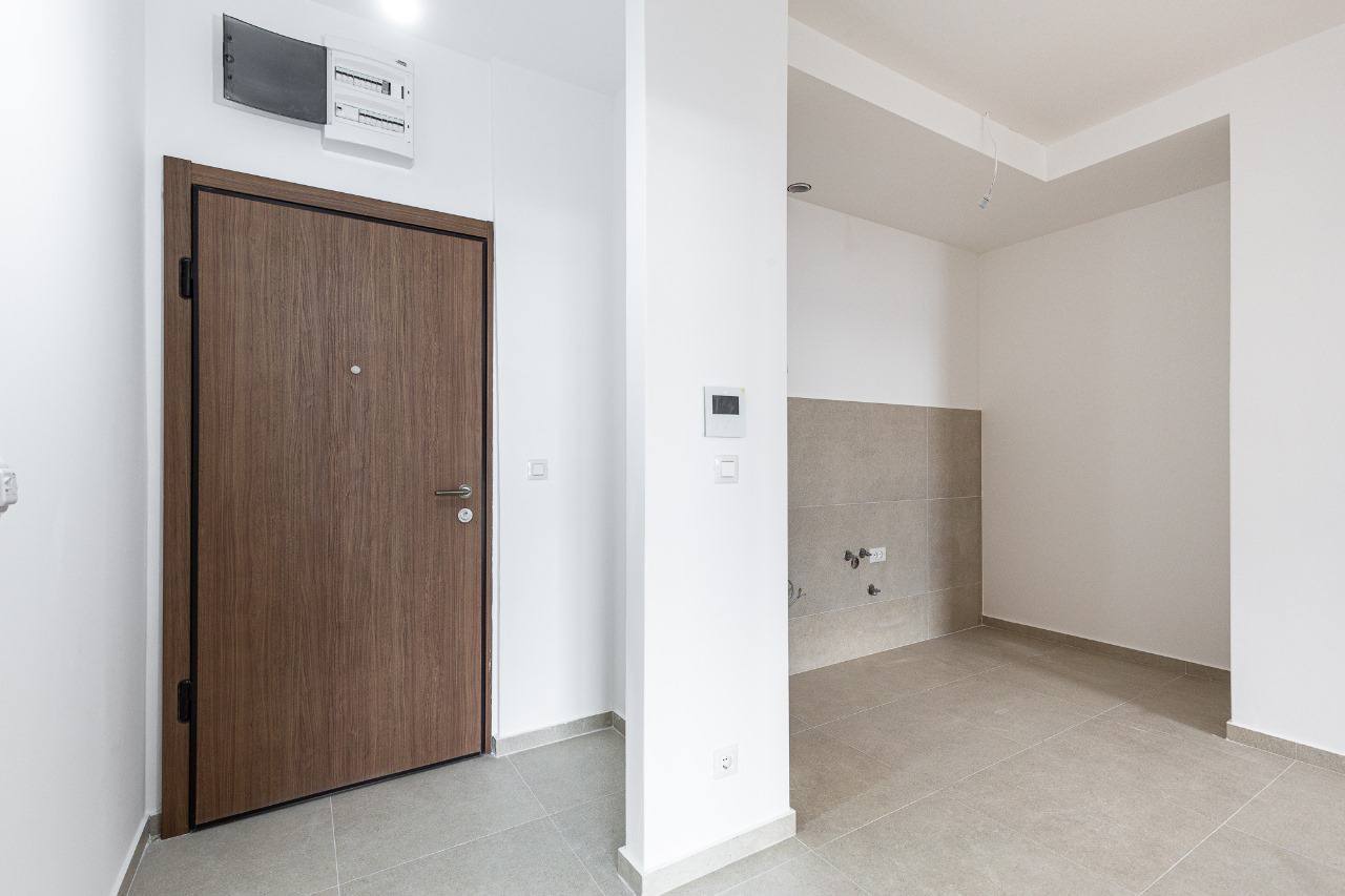 Sea View 1-Bedroom Apartment in Becici 10
