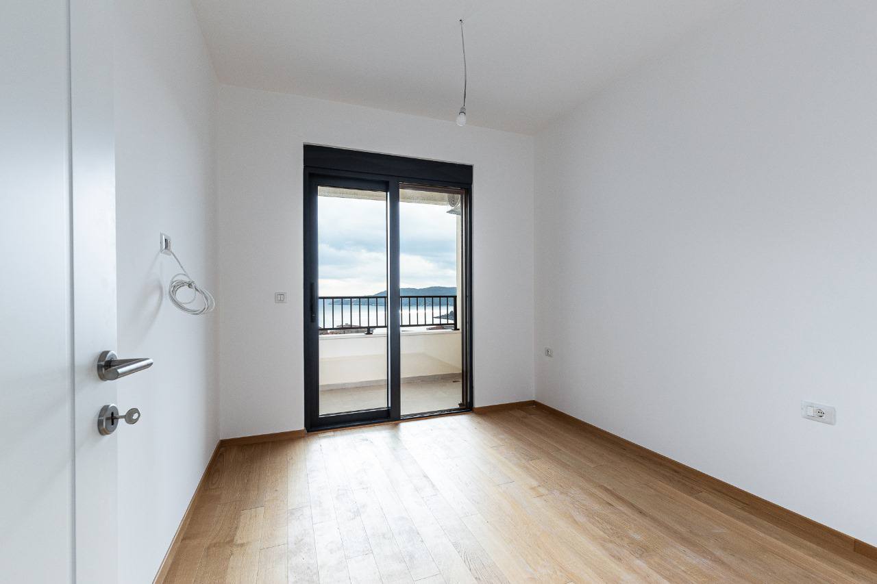 Sea View 1-Bedroom Apartment in Becici 3