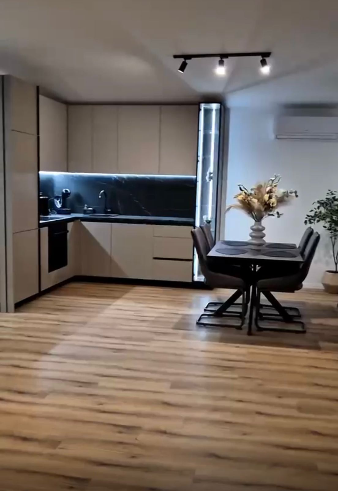 Spacious and Bright Apartment with Sea View in Dobra Voda
