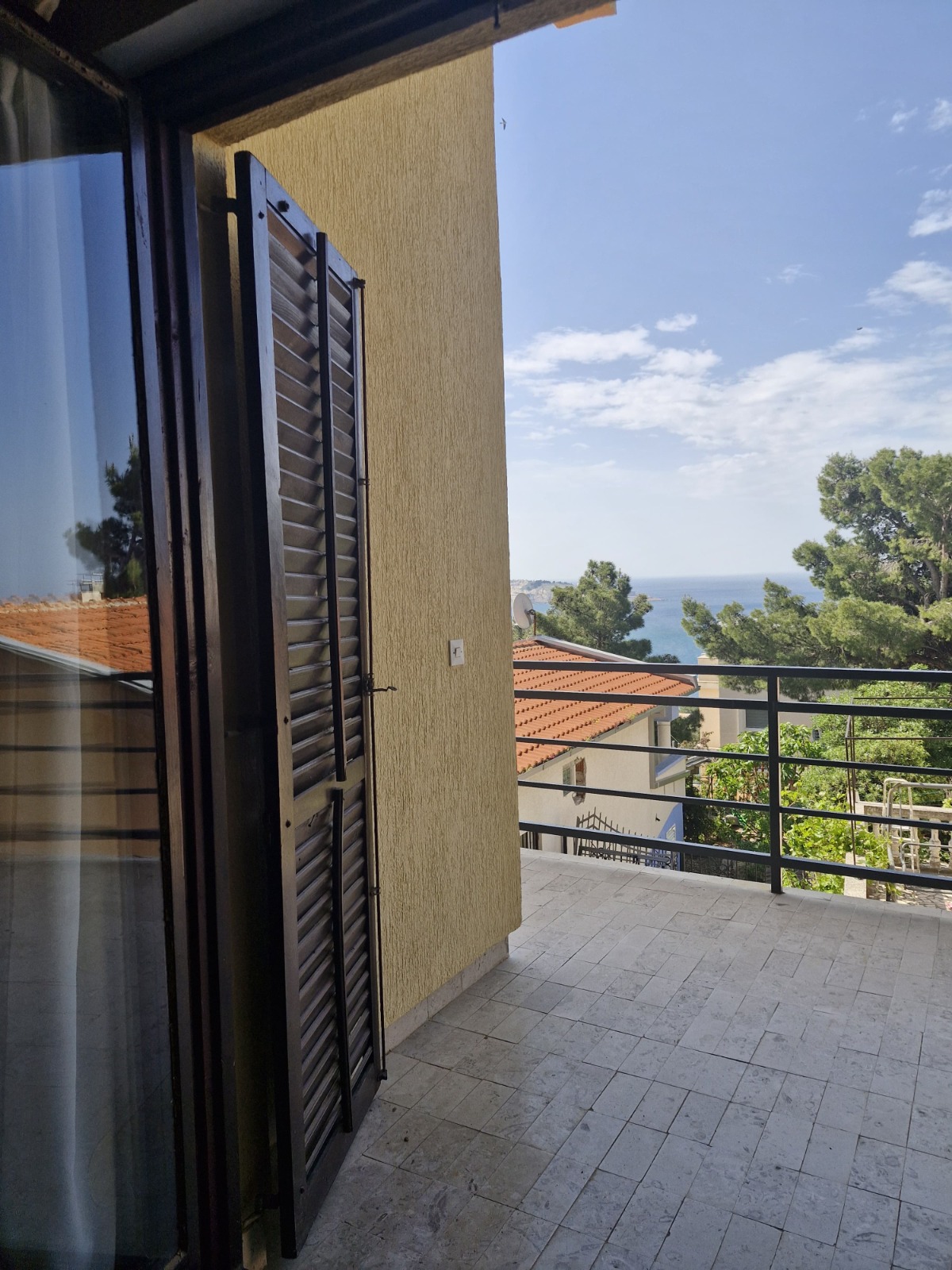 Family House with Sea View 4
